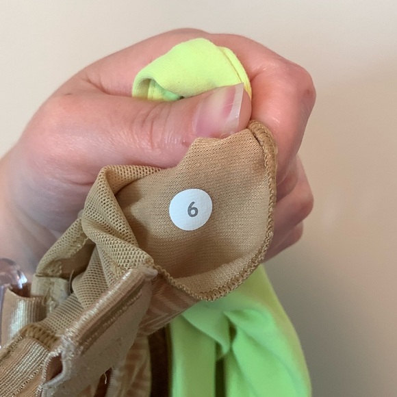 Lululemon Athletica Scoop Me Up Neon Yellow Built-in-Bra Tank Size 6 - Picture 5 of 5